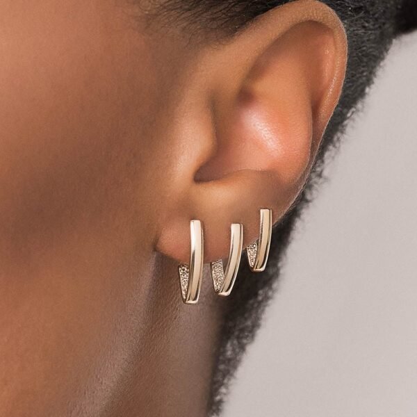 Brinco Meia Argola Banhado a Ouro 18K - Image 4